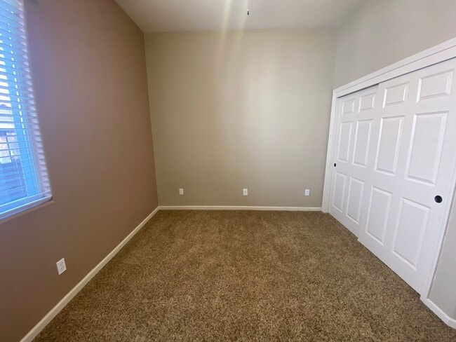 Building Photo - 4 bedroom in Paso Robles