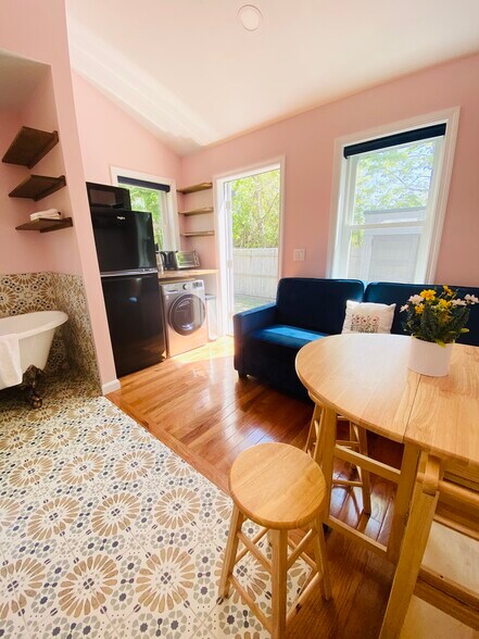 Building Photo - 7 Cushing Dr