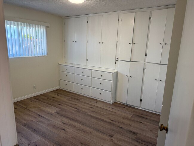 Building Photo - East Ventura