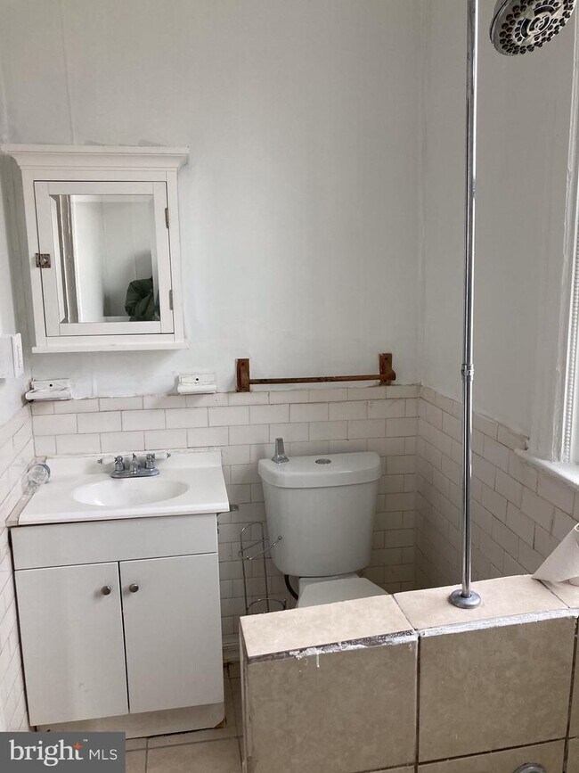 Building Photo - 1720 1st St NW