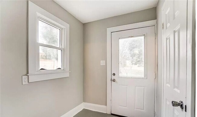 Building Photo - Welcome to this charming 3-bedroom, 2-bathroom home located in the vibrant city of Concord, NC.