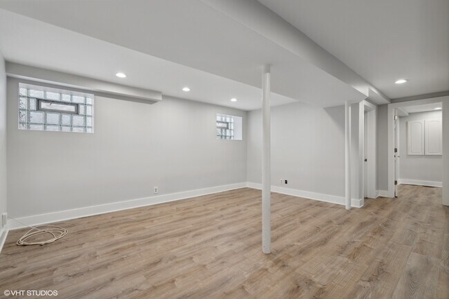Building Photo - 1307 W Newport Ave