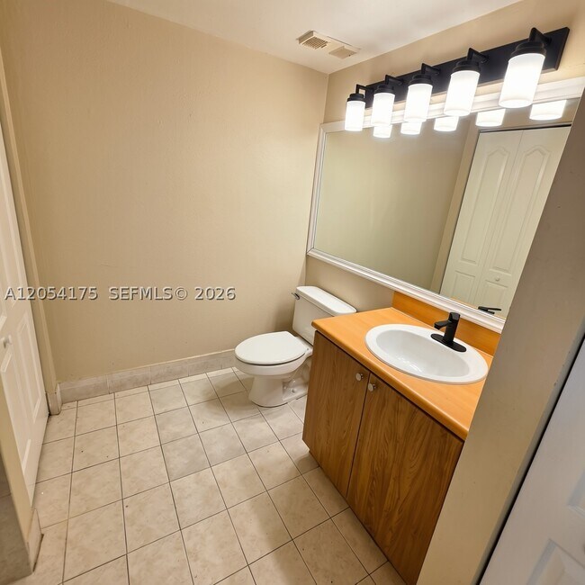 Building Photo - 4628 NW 97th Pl