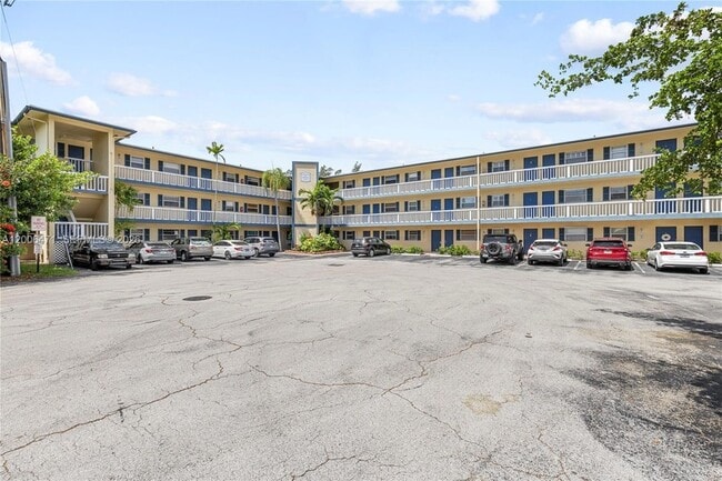 Building Photo - 1400 NE 57th Ct