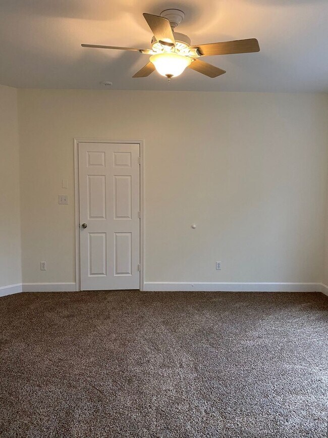 Building Photo - 3 Bedroom 2 Bath House w/1 Car Garage in Crawfordville