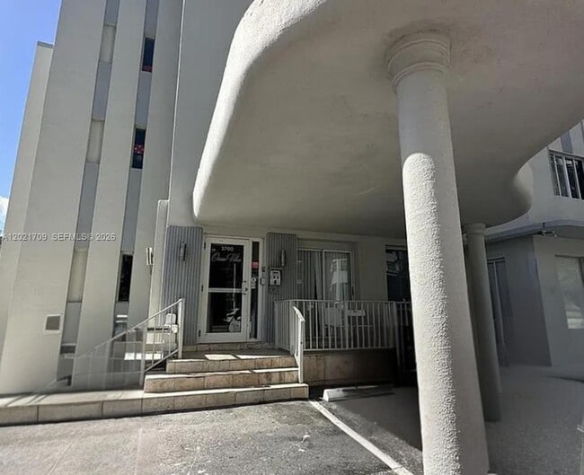 Building Photo - 3700 Collins Ave