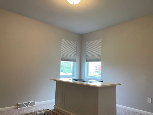 Building Photo - 708 Gingergrass Way