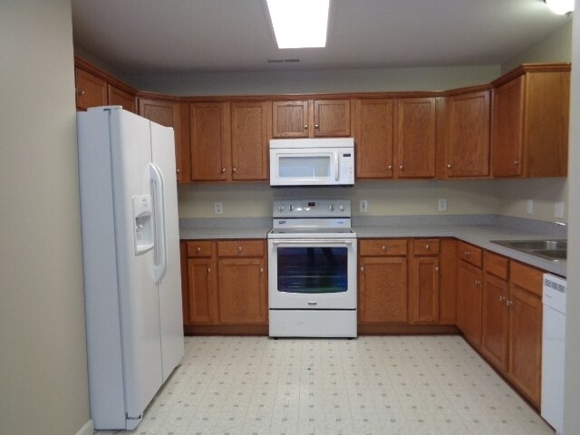 Building Photo - 1039 Saddle Wood Dr