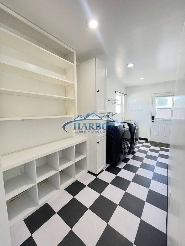 Building Photo - 21502 Berendo Ave