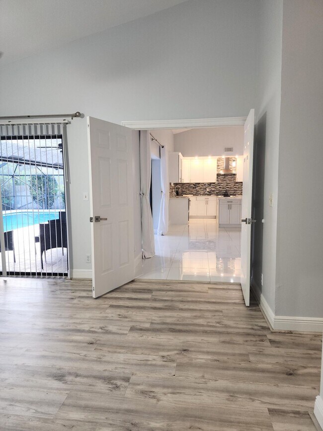 Building Photo - 14526 Paddock Dr