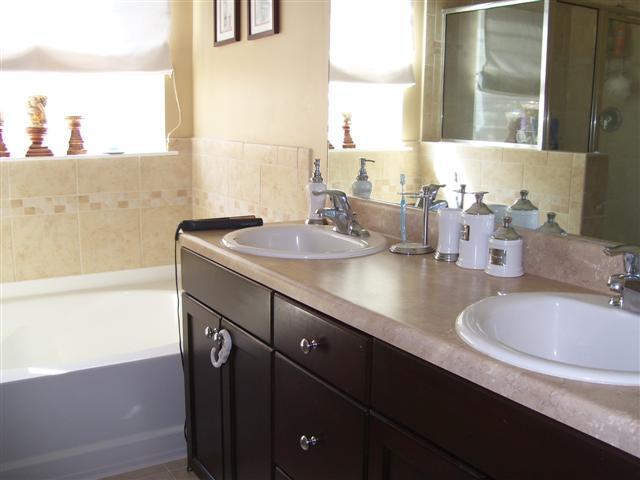 Building Photo - 35 Chapel Lake N