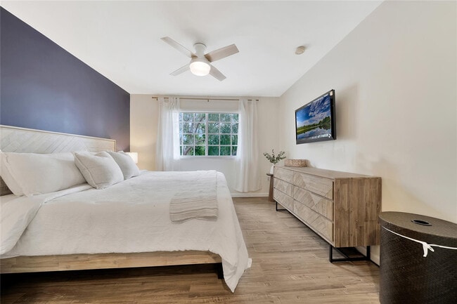 Building Photo - 2005 SE 10th Ave