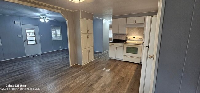 Building Photo - 15038 Brookridge Blvd