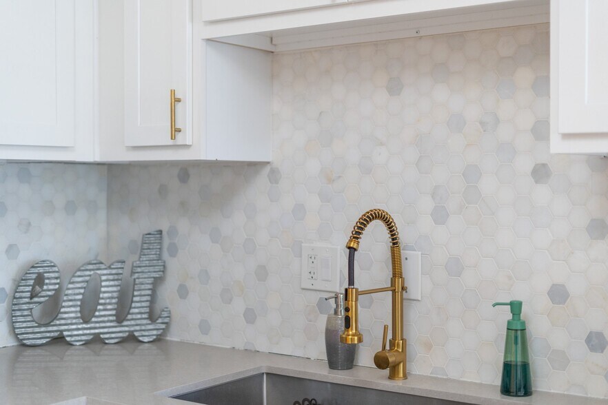 Building Photo - 7902 E Latham St