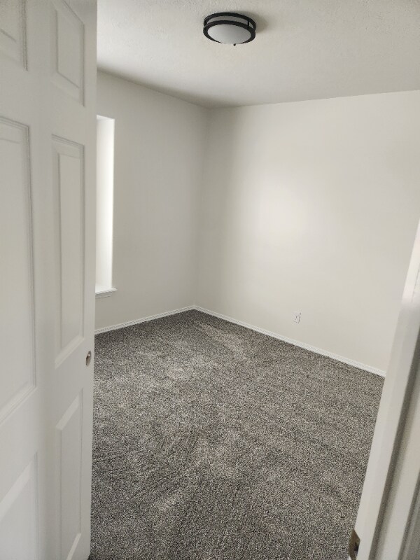 Building Photo - 1427 W Roberts Pl