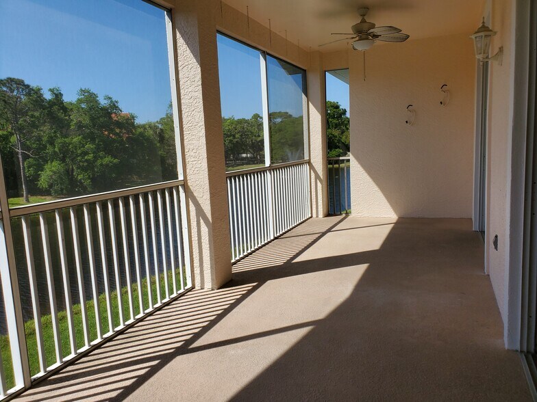 Building Photo - 4212 Central Sarasota Pky