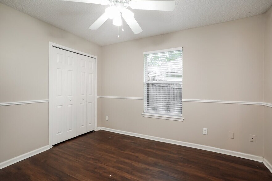 Building Photo - 299 Thornbrook Ct