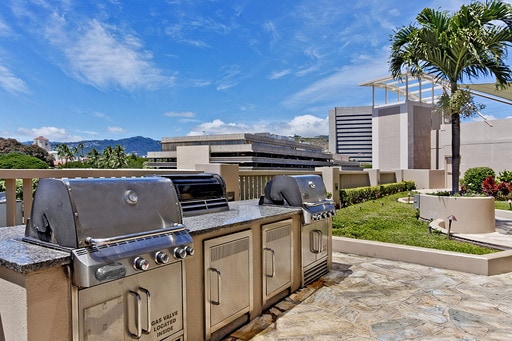 Building Photo - Convenience in the Heart of Honolulu!!