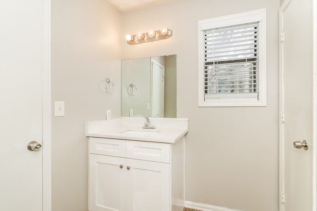 Building Photo - 5461 Austell Rd