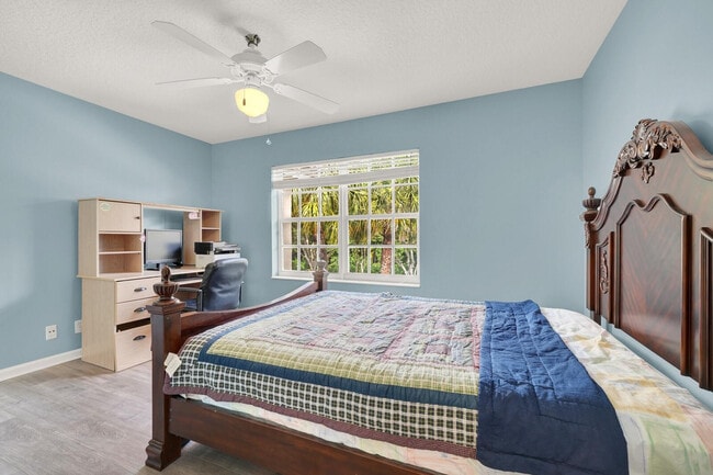 Building Photo - 10120 Boca Palm Dr