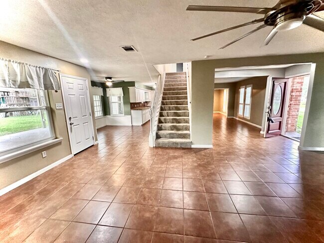 Building Photo - 17502 Cassina Dr