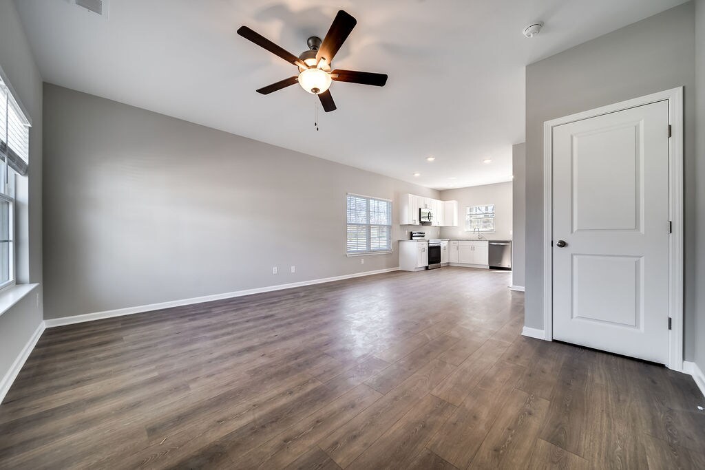 Building Photo - 348 Kristen Ct