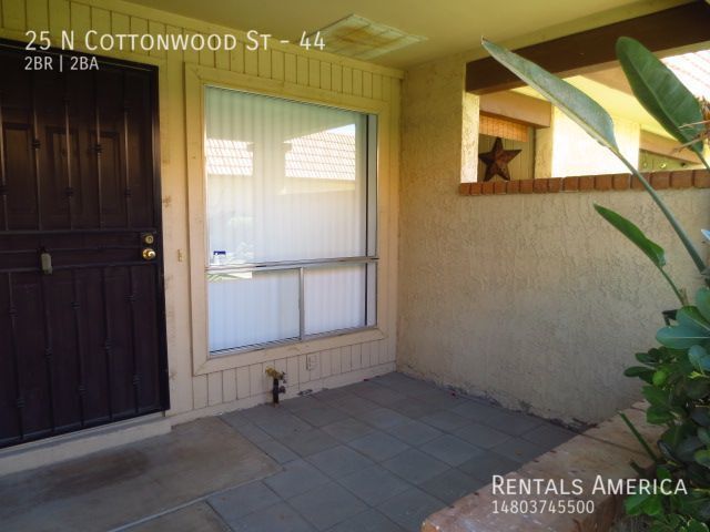 Building Photo - 2 Master Bedrooms in Fully Remodeled, Sing...