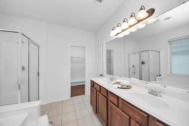 Building Photo - 5014 Parkcanyon Ln
