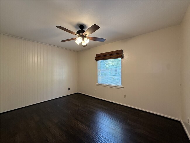 Building Photo - 1320 Heights Blvd