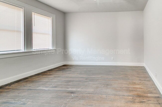 Building Photo - 944 East Dr