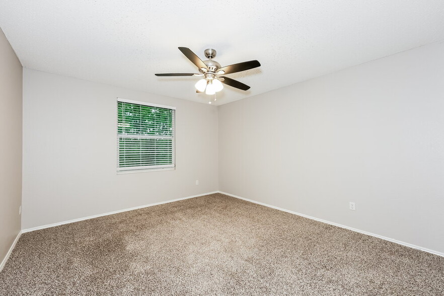 Building Photo - 3904 Foxhound Ln