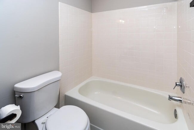 Building Photo - 69 Fisher Dr