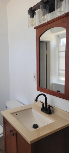 Building Photo - 639 Calle Tulipan