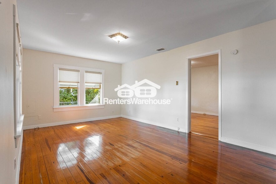 Building Photo - 1008 W Powhatan Ave