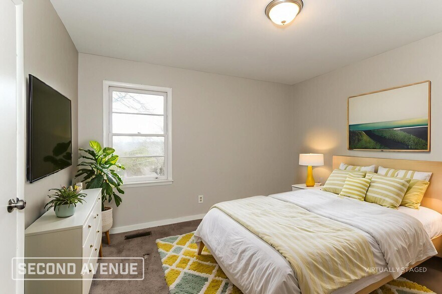 Building Photo - 1924 Portage Ave