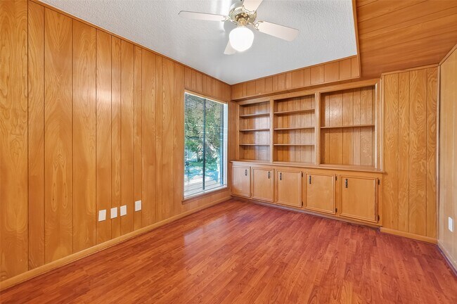 Building Photo - 1698 Creekside Dr