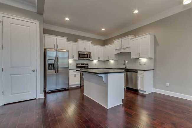 Brand new kitchen - 818 Columbiana Rd