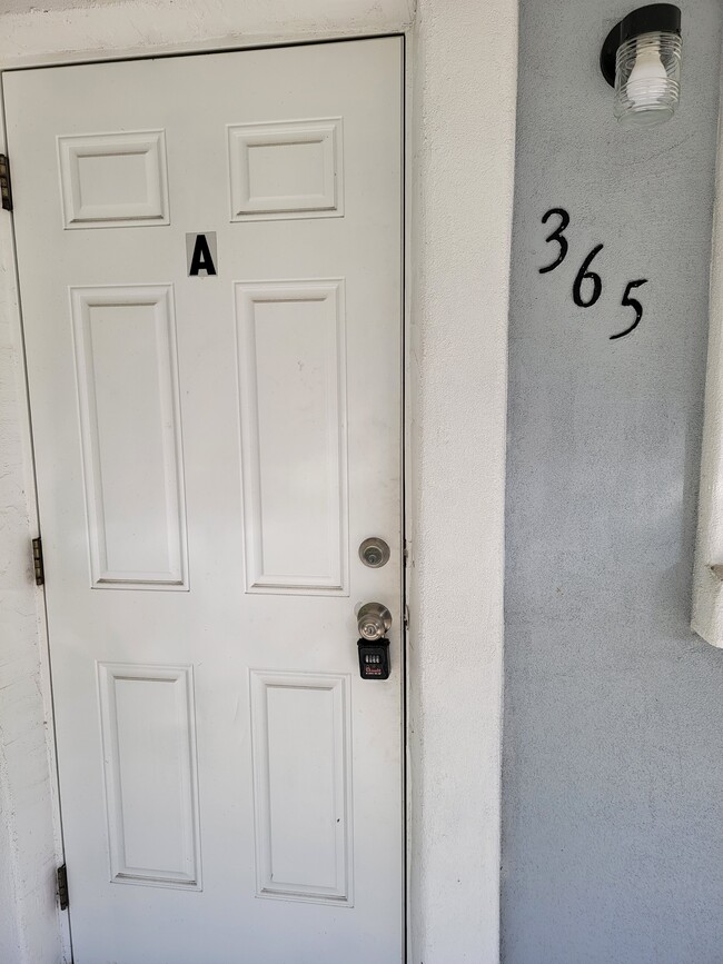 Primary Photo - 365 W Merritt Ave