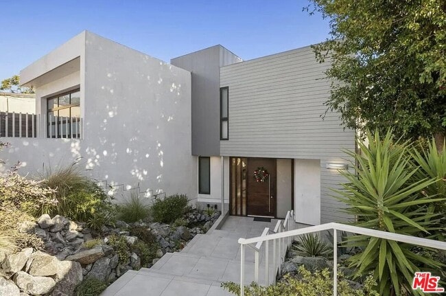 Building Photo - 16132 Alcima Ave