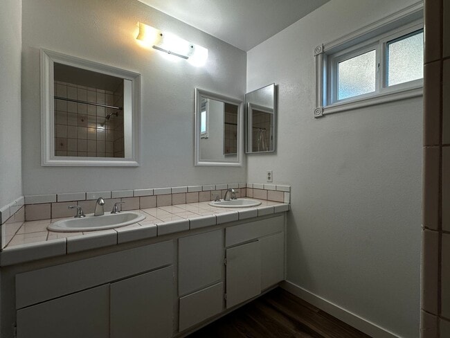 Building Photo - 8806 Haskell Ave