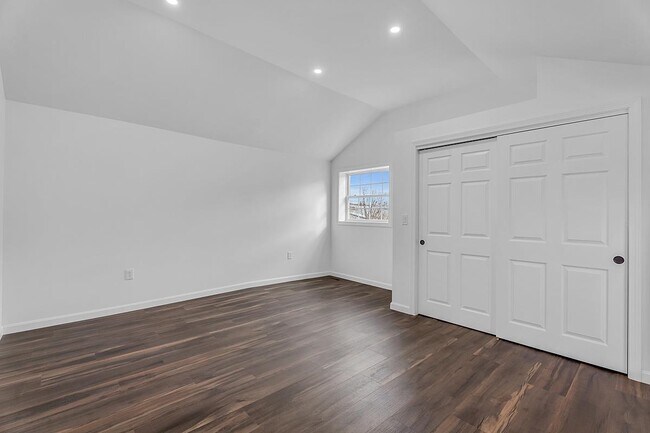 Building Photo - 297 Elm St