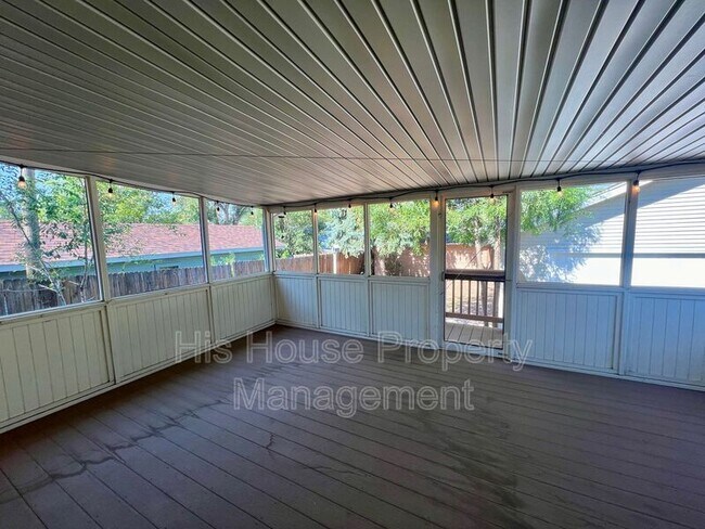 Building Photo - 1405 16th Ave