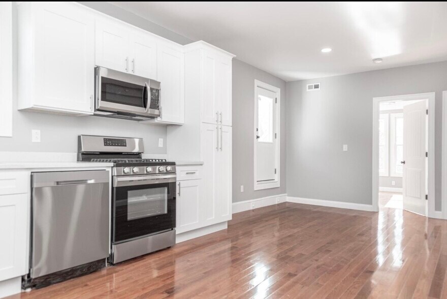 Building Photo - 16 Gaston St