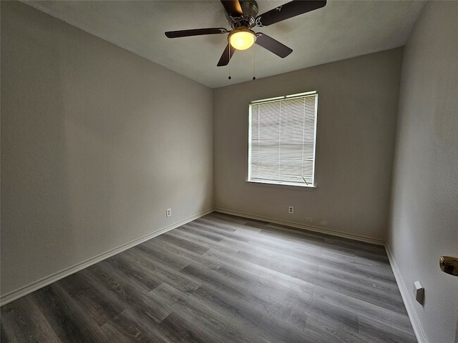 Building Photo - 119 Palm Oak Dr