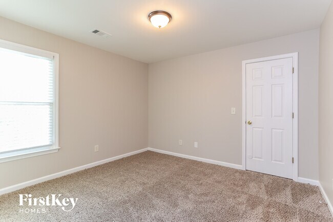 Building Photo - 9115 Waterford Ln