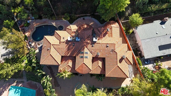 Building Photo - 4536 Vanalden Ave