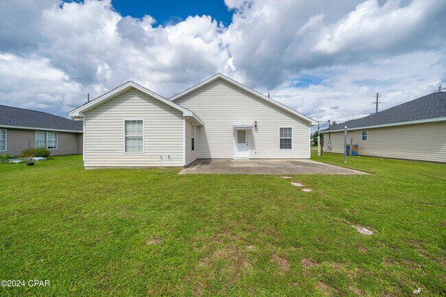 Building Photo - 3024 10 Acre Rd