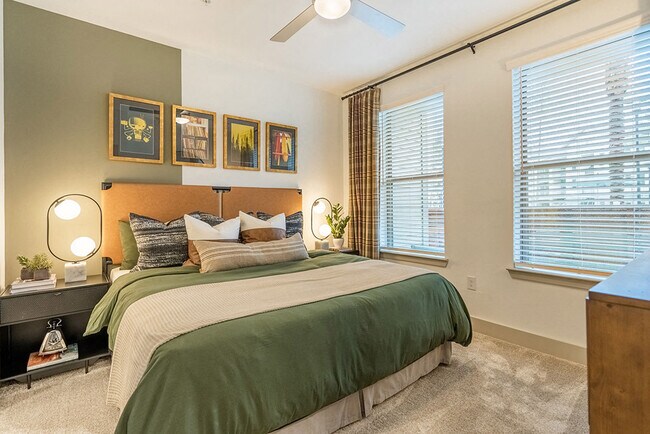 Building Photo - Move-In Special! 8 Weeks Free + $500 Off