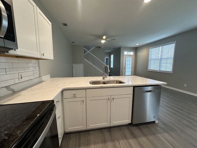 Building Photo - Newly Updated Three Bedroom Home in Westbury Park!