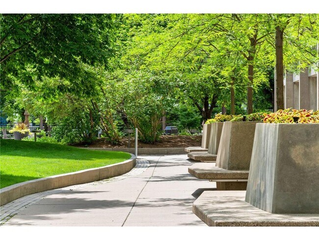 Building Photo - 19 S 1st St